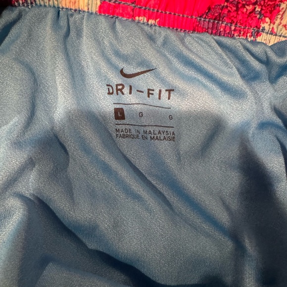 Colorful splatter paint Nike shorts - Picture 3 of 3